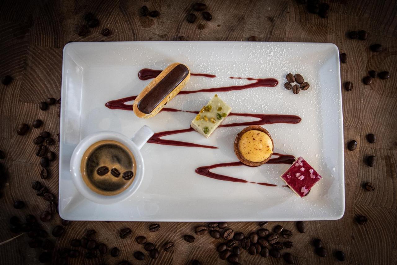 The Oak House Hotell Axbridge Eksteriør bilde A coffee and dessert plate