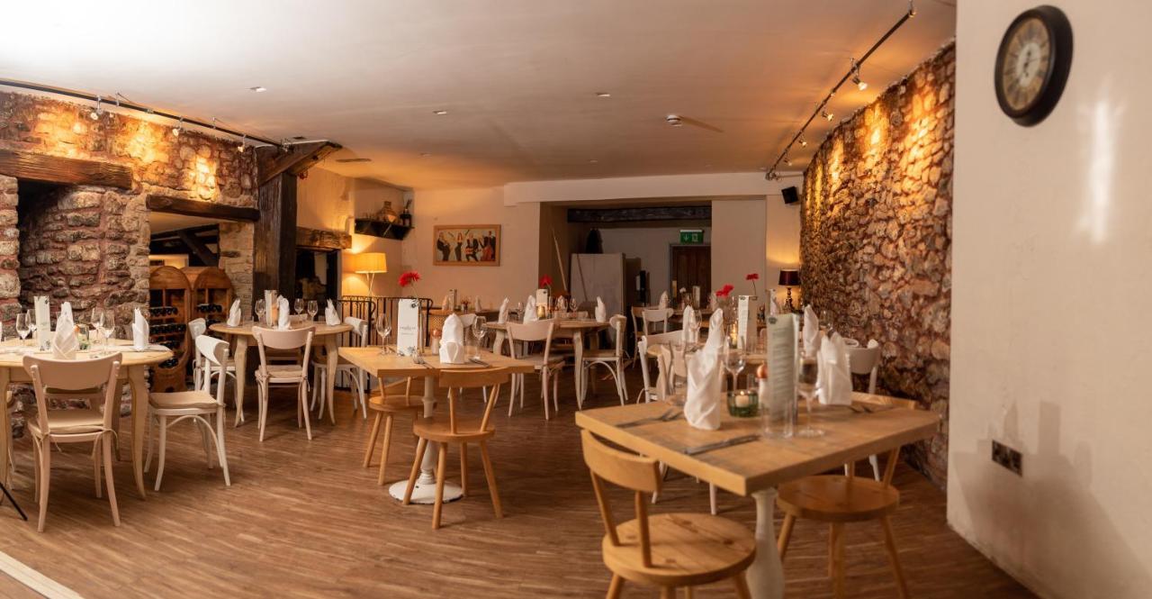 The Oak House Hotell Axbridge Eksteriør bilde Restaurant in the hotel
