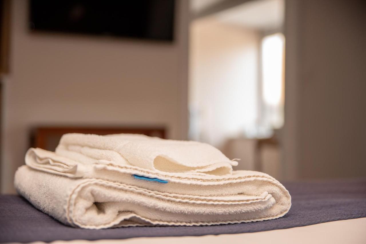 The Oak House Hotell Axbridge Eksteriør bilde A folded bath sheet