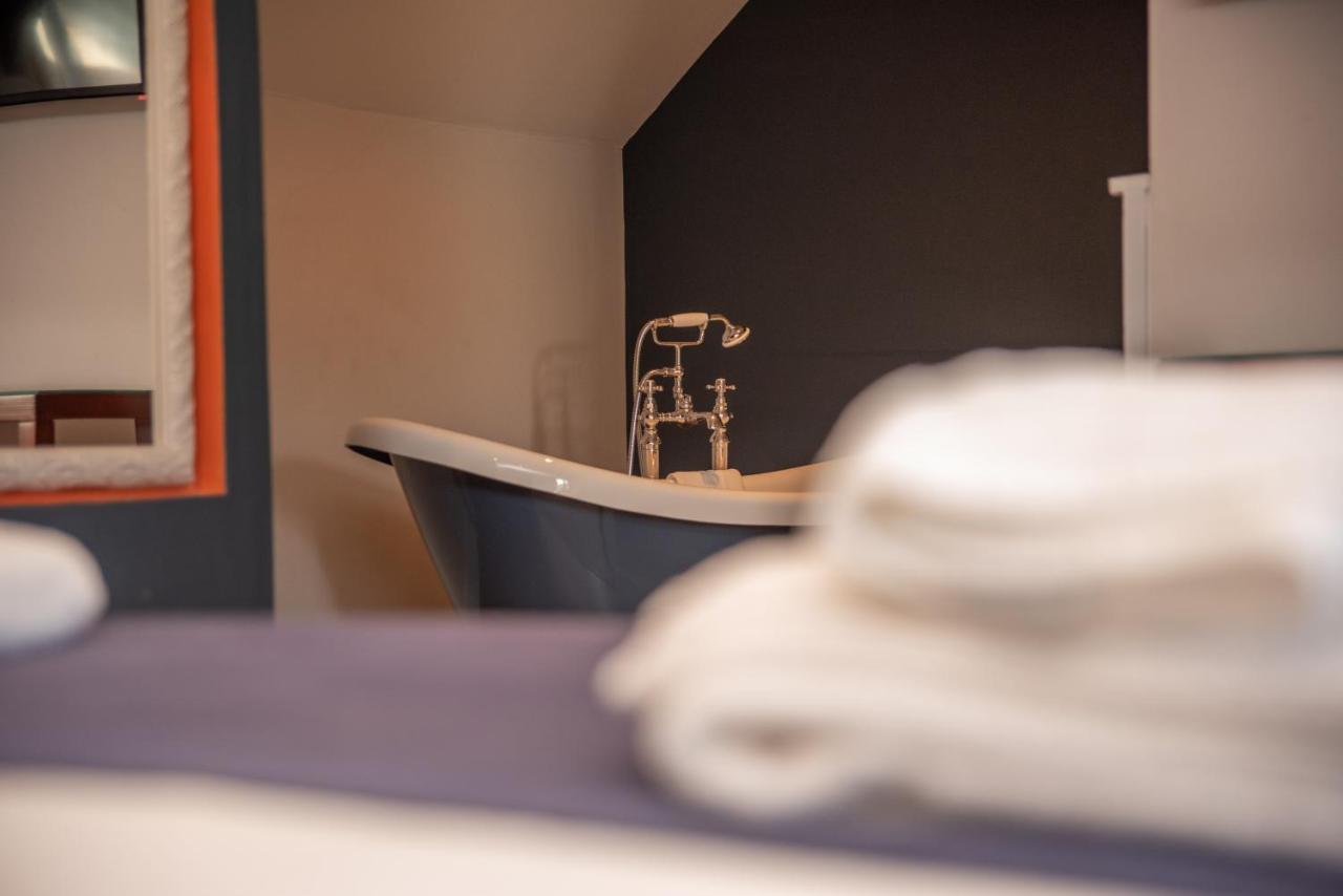 The Oak House Hotell Axbridge Eksteriør bilde A bathroom at the hotel