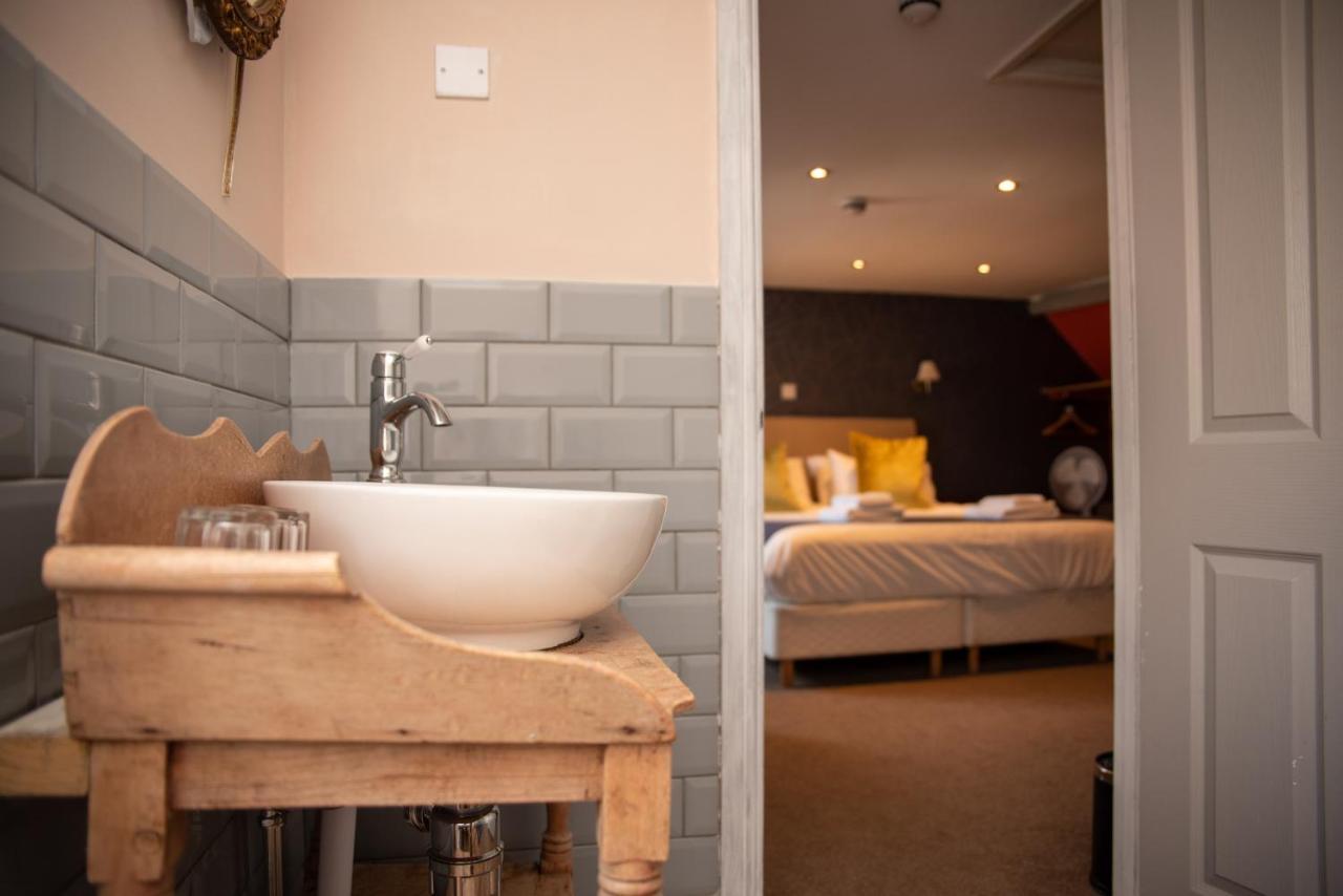 The Oak House Hotell Axbridge Eksteriør bilde A bathroom at the hotel