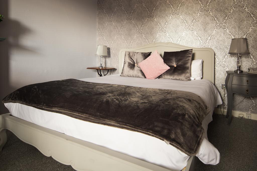 The Oak House Hotell Axbridge Eksteriør bilde A mink throw